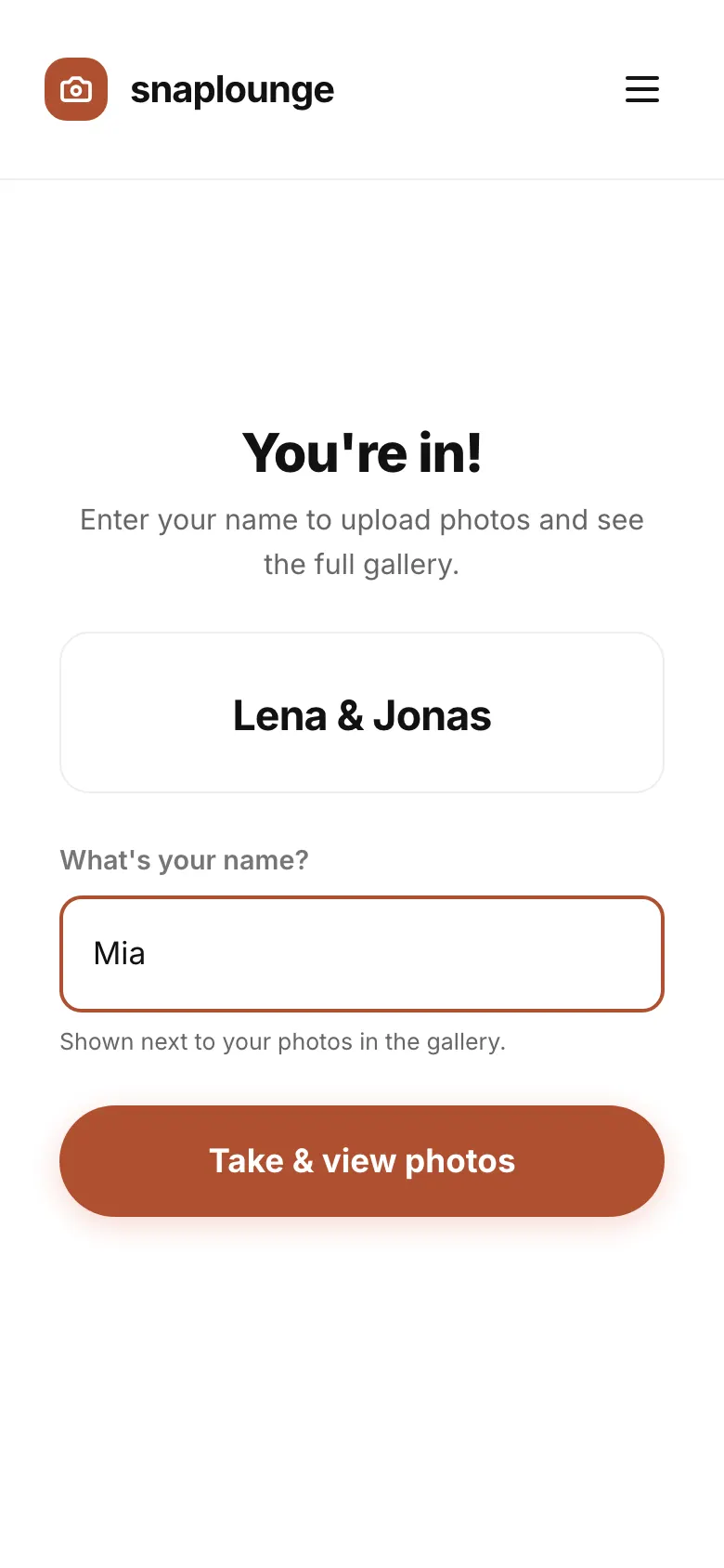 Image from the app: Under “What’s your name?” enter your first name and tap „Take & view photos“.