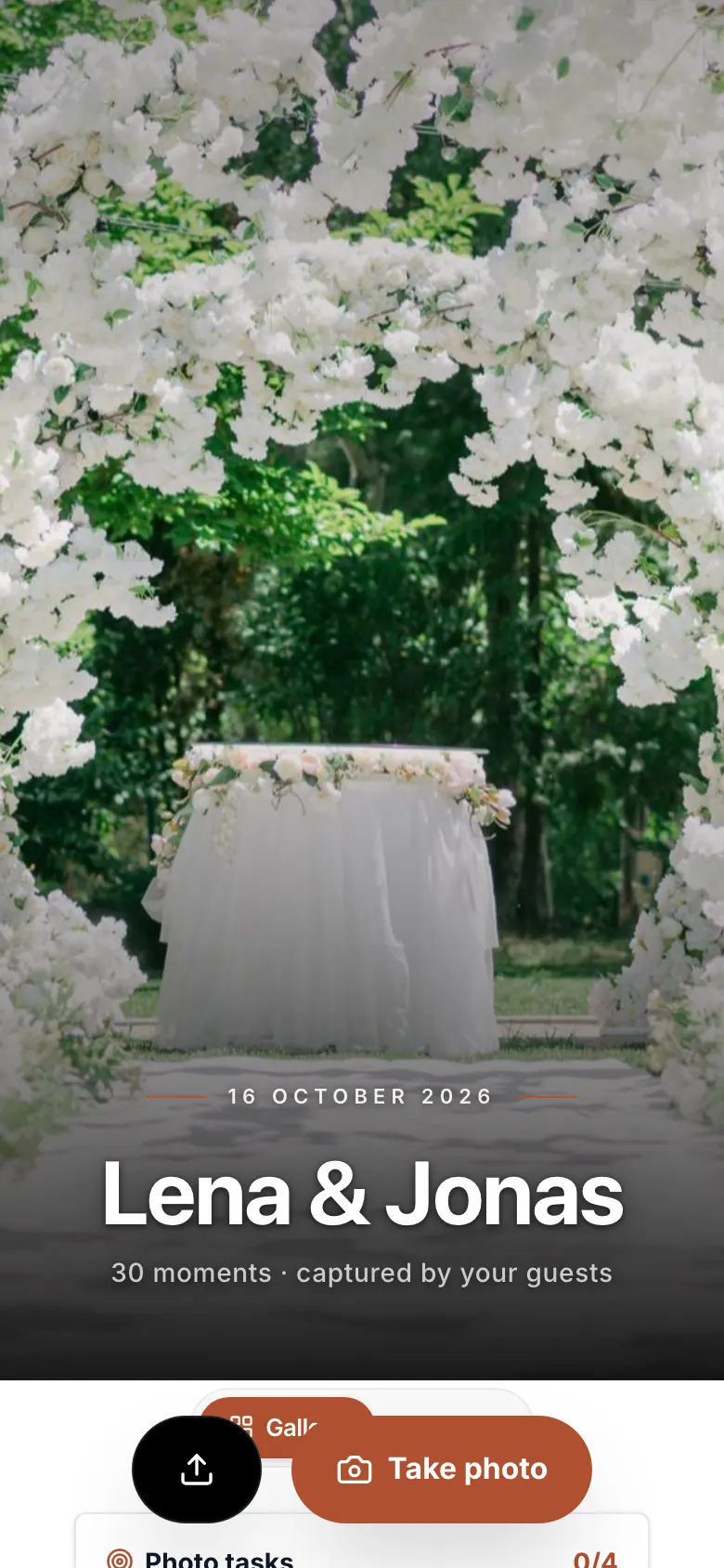 Image from the app: You see the event’s gallery. Tap „Take photo“ to shoot, or the upload icon to share photos from your own gallery.
