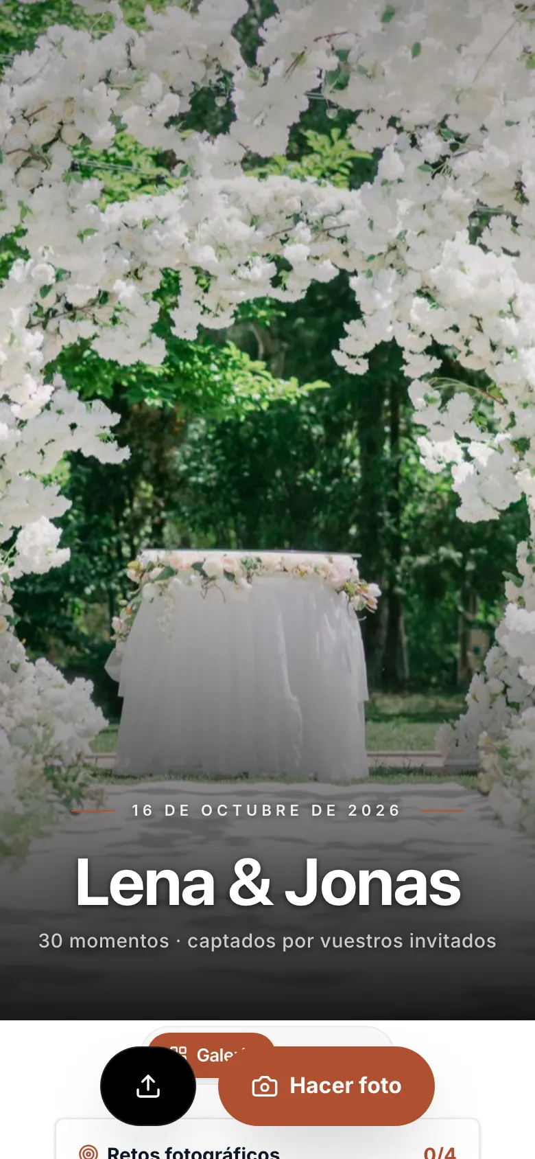 Imagen de la app: Ves la galería del evento. Toca „Hacer foto“ para fotografiar, o el icono de subida para compartir fotos de tu galería.