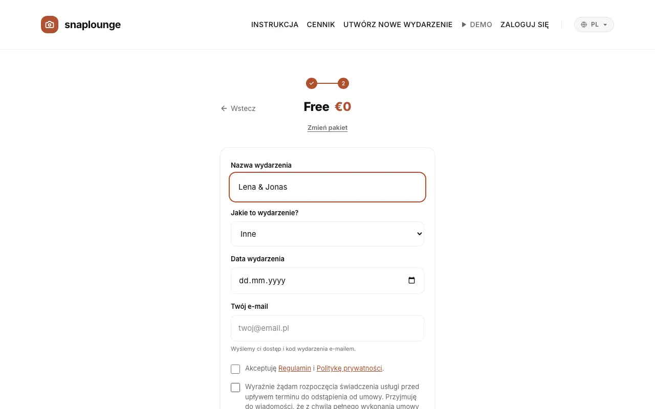 Zrzut ekranu z aplikacji: Wpisz „Nazwa wydarzenia“ i „Data wydarzenia“. W sekcji „Jakie to wydarzenie?” wybierasz okazję – od niej zależą propozycje zdjęć w nagłówku, zadań fotograficznych i projektów kodu QR.